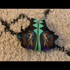 Little Boys Kyrie 4 basketball sneakers